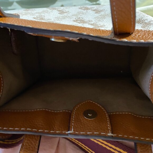 Coach Field Tote 22 With Horse And Carriage Print And Carriage Badge ONE OWNER - Picture 2 of 7